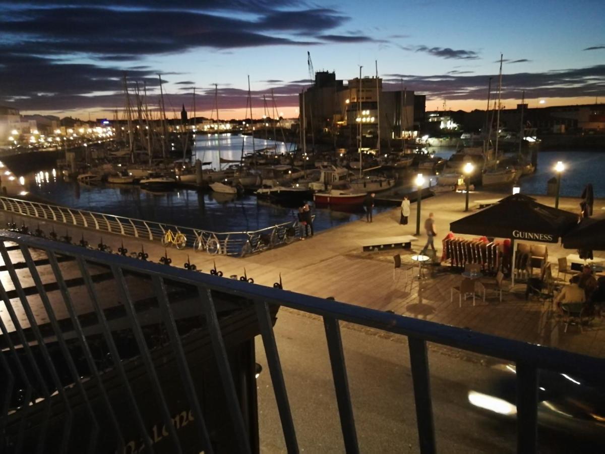 Sur Le Port *