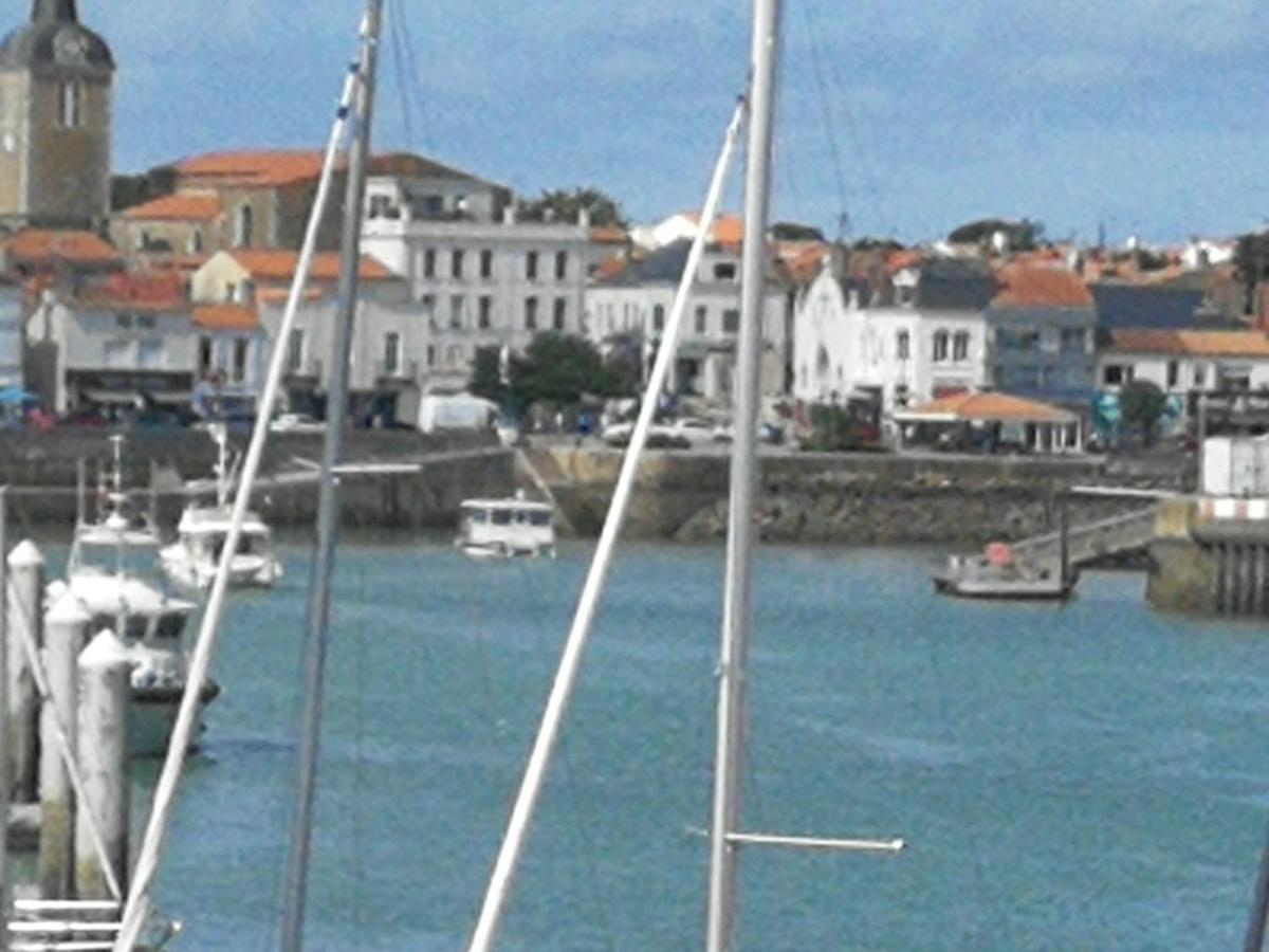 Sur Le Port Apartment *