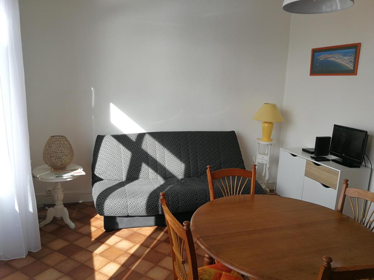 Sur Le Port Apartment *